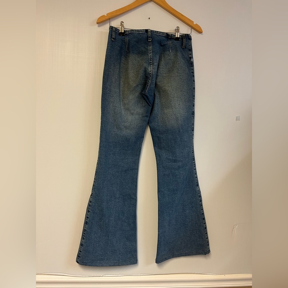 New Max Y2K 2000s Low Rise Flare Jeans – Embroidered Going Out Club Denim Size 8 - Picture 6 of 8